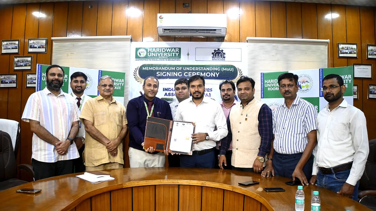 Haridwar University Signs MoU with Indian Industries Association to Strengthen Industry-Academia Collaboration